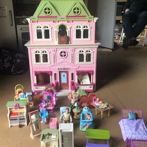 Fisher-Price loving family grand Dollhouse with accessories